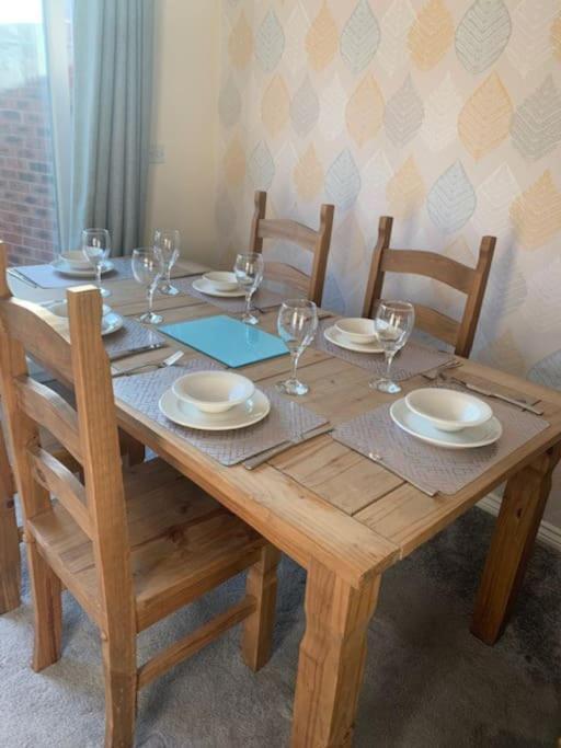 Spacious Detached 5 Bedroom4 Bathroom Wifi Parking Ньюкасл-андер-Лайм Экстерьер фото